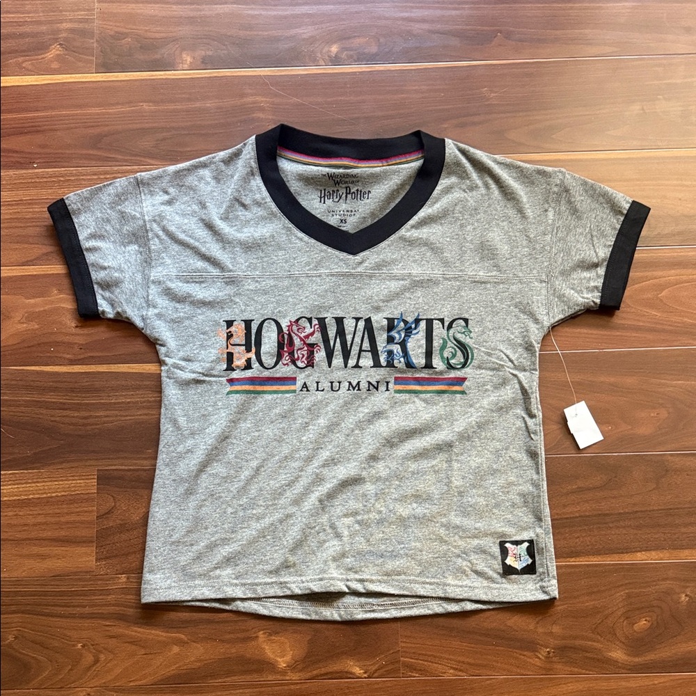 Warner Bros. Gray and Black Hogwarts Alumni Tee size XS